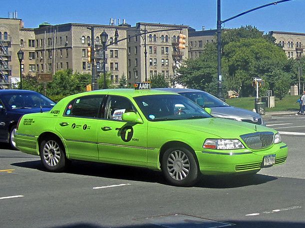 Линкольн такси. Такси Нью-Йорка Линкольн. Зеленое такси. Зеленые машины такси.